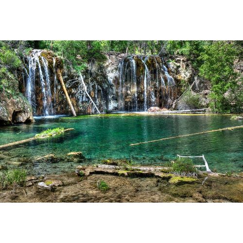 Lush and beautiful hanging lake near Glenwood springs in the Colorado Rocky Mountains